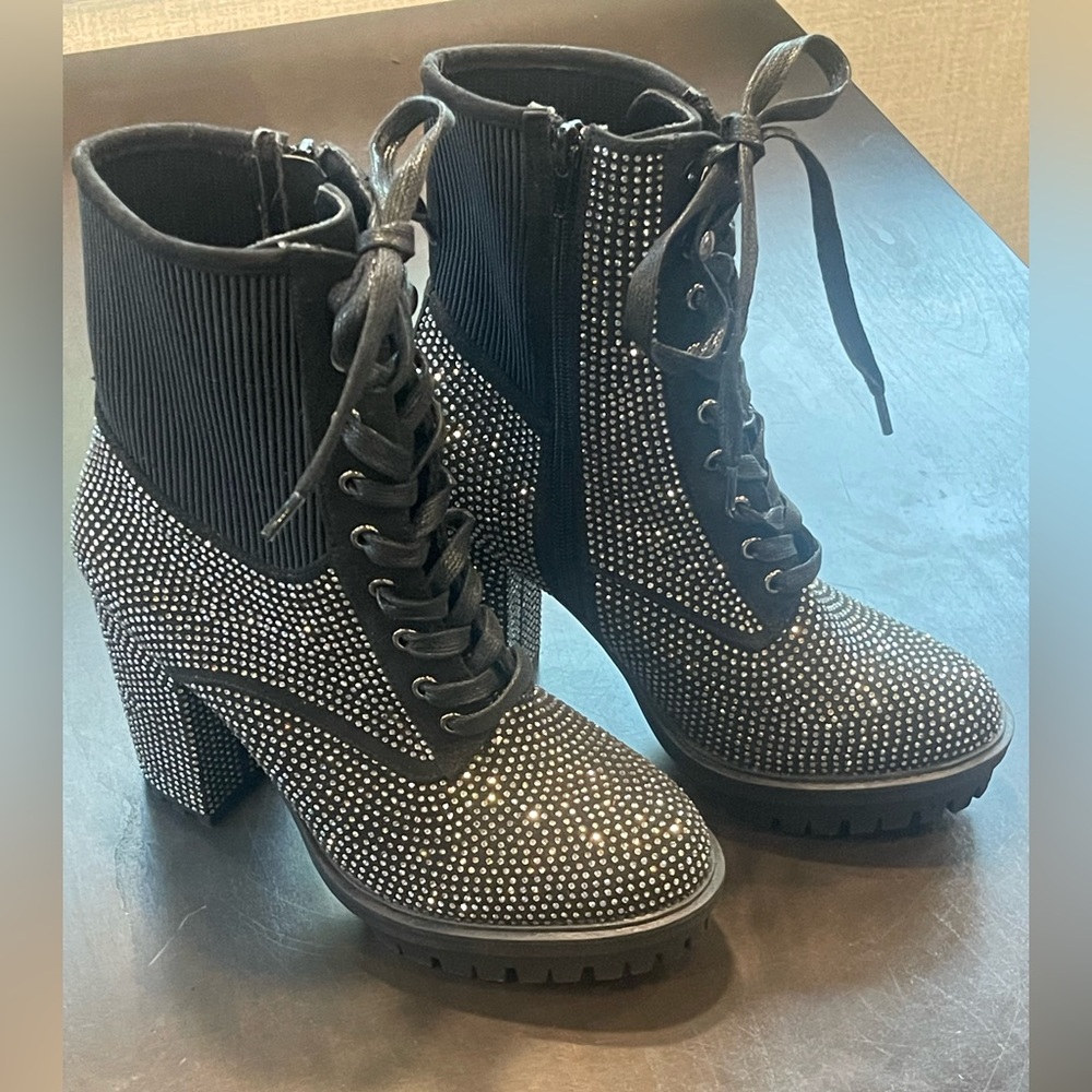 Rhinestone Boots Size 8 Brand New From Las Vegas Fashion Show Beautiful & Classy